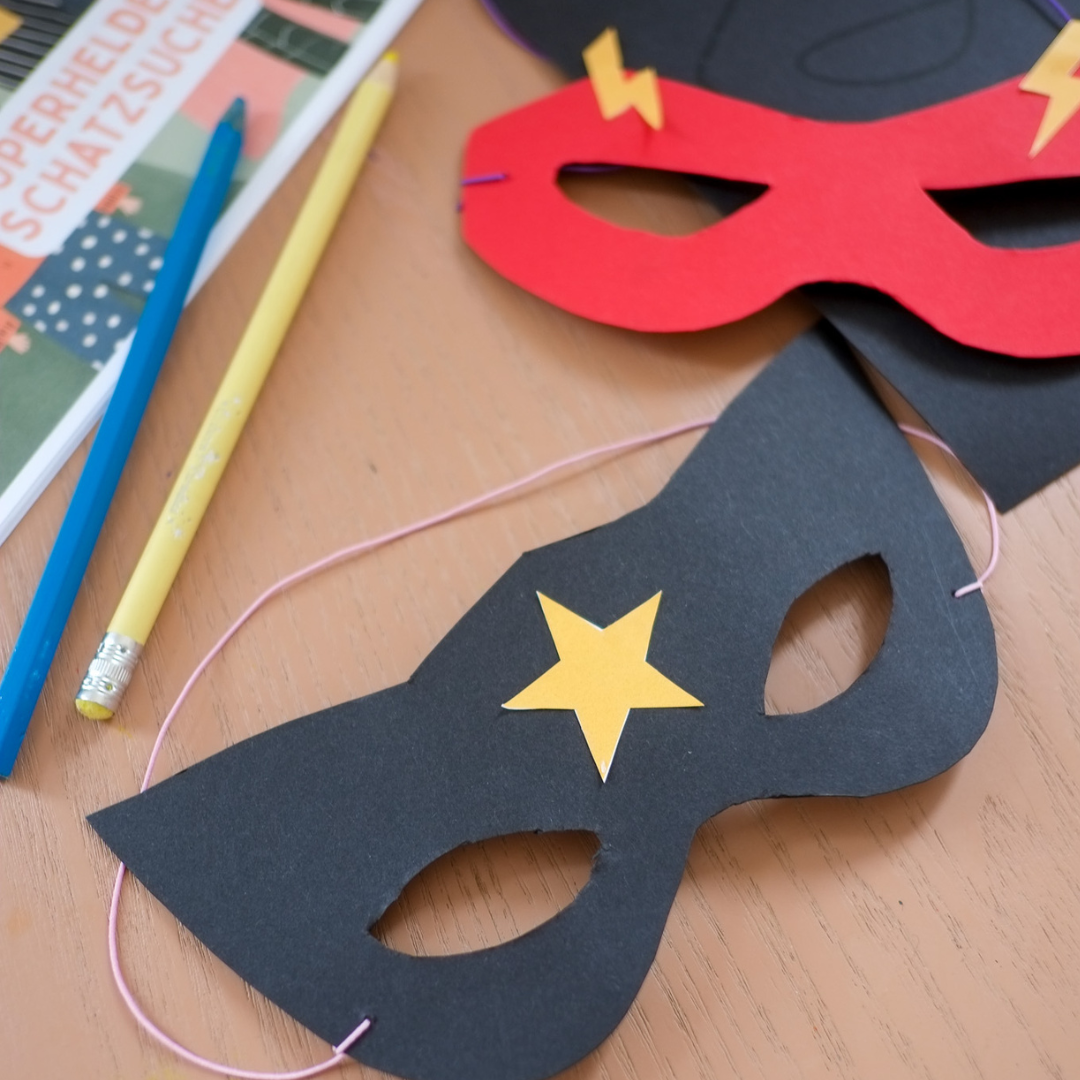 SchatzeKinder Superhelden Schatzsuche Masken Basteln Vorlage
